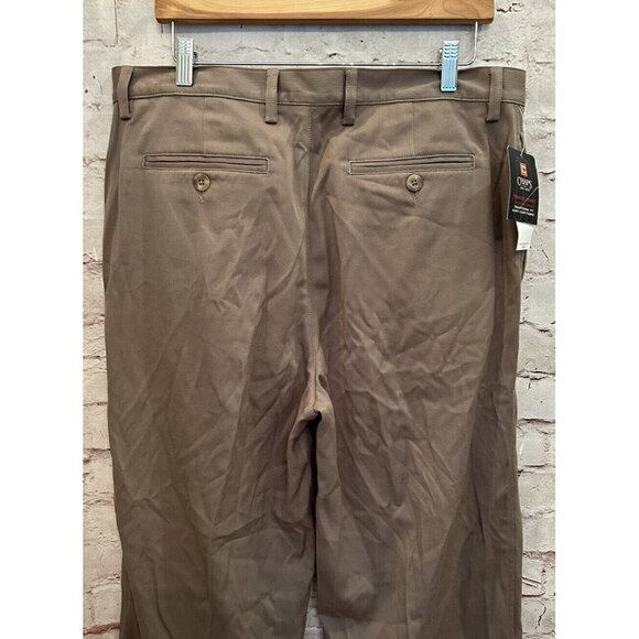 CHAPS Mens Pleated Travel Pant Traditional Fit Easy Care Tan Brown 36 x 30 NEW - Picture 4 of 7